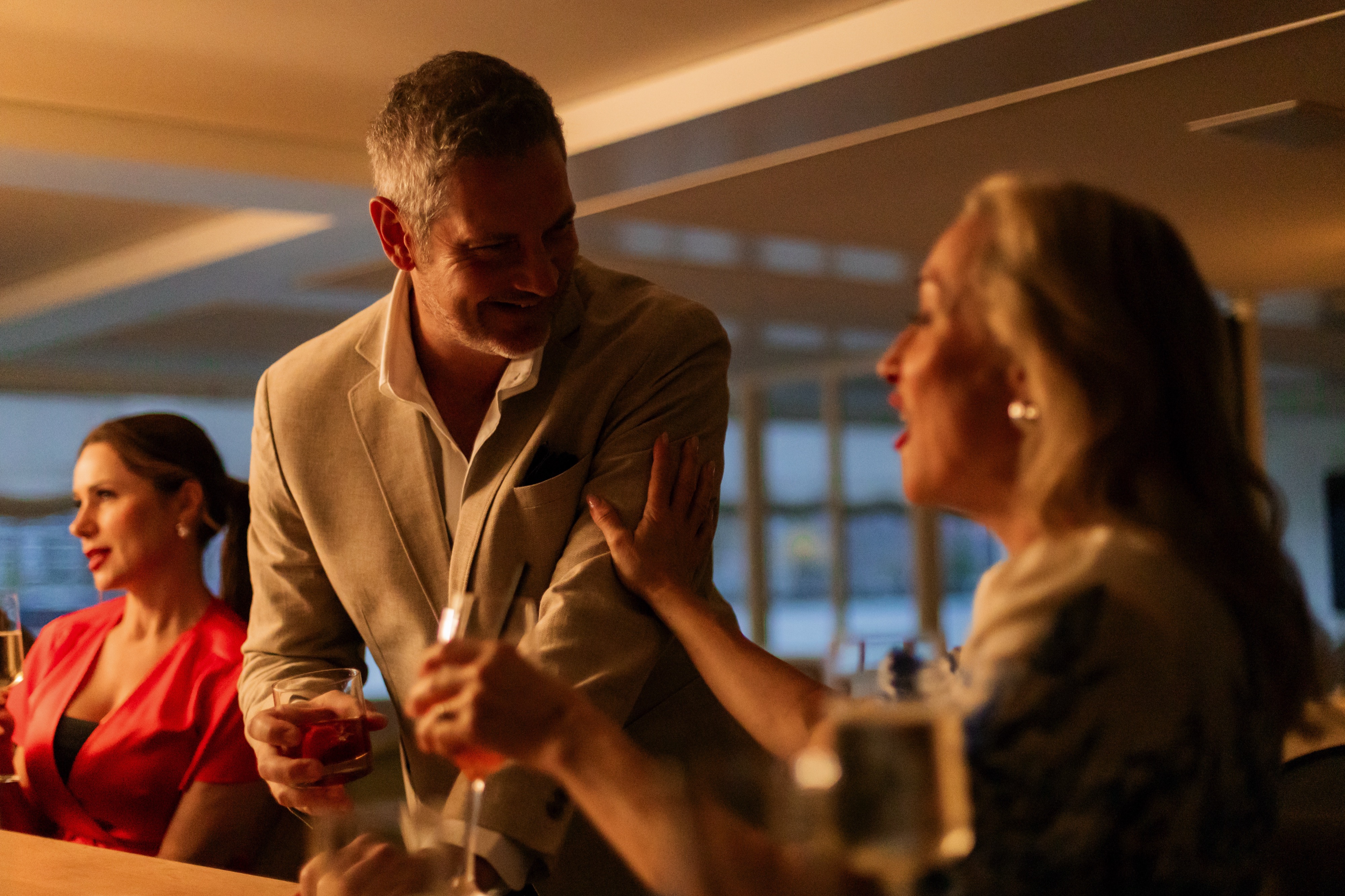 APT Solara - The Salon